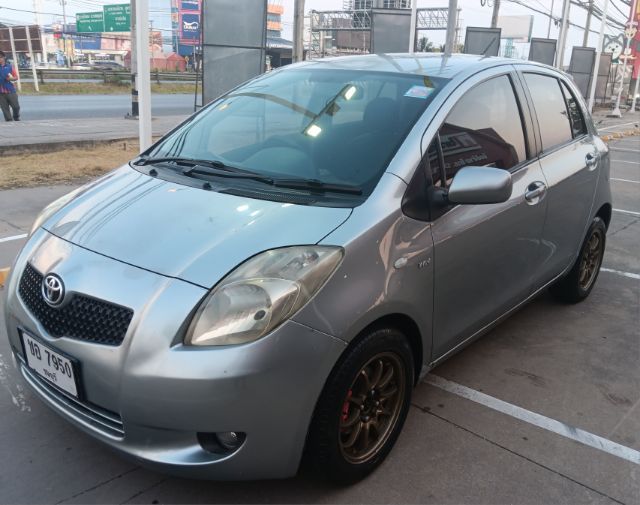 รถ Toyota Yaris 1.5 E สี เทา