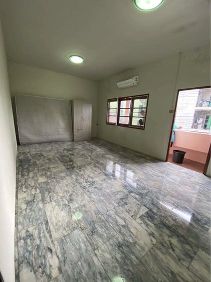 อื่นๆ สร้างเสร็จก่อน 2010 มีบางส่วน ใช่ บ้านทาวน์เฮาส์ 2ชั้นครึ่ง ใกล้เบ็ญจะมะ นารีนุกูล รูปที่ 4