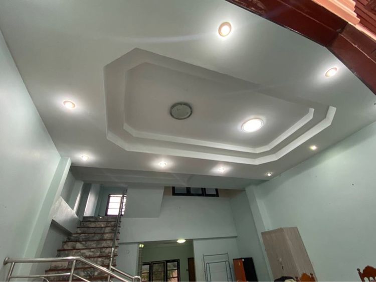 บ้านทาวน์เฮาส์ 2ชั้นครึ่ง ใกล้เบ็ญจะมะ นารีนุกูล