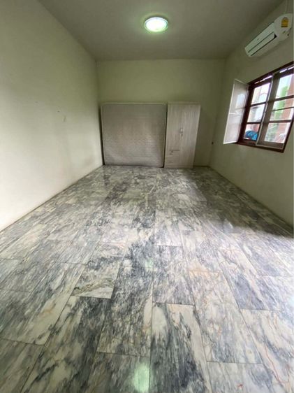 อื่นๆ สร้างเสร็จก่อน 2010 มีบางส่วน ใช่ บ้านทาวน์เฮาส์ 2ชั้นครึ่ง ใกล้เบ็ญจะมะ นารีนุกูล รูปที่ 3