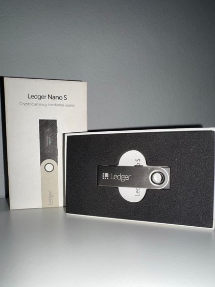 ขาย Ledger Nano S กระเป๋าเงินคริปโตแบบฮาร์ดแวร์