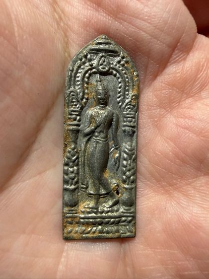 พระลีลาเนื้อชินเก่า 