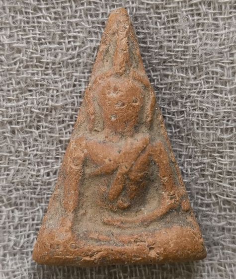 พระกรุเนื้อดินนางพญาเนื้อเก่าค่ะ