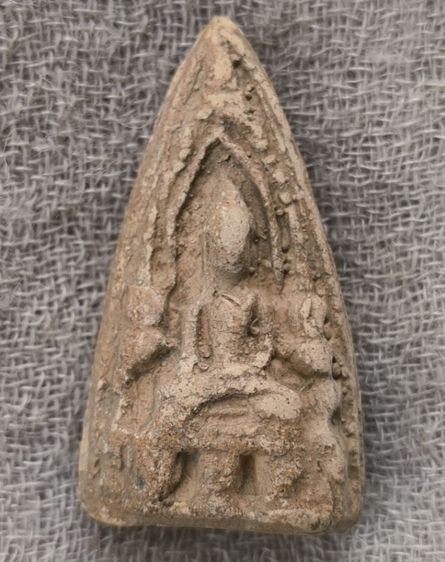 พระกาุเนื้อดินพิมพ์พระเลี่ยงลำพูนเนื้อจัดค่ะ