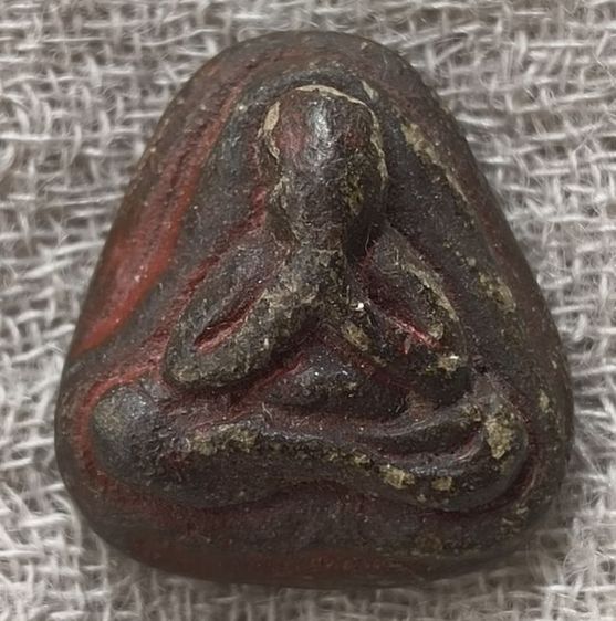 พระปิดตาเนื้อเก่าแห้งค่ะ