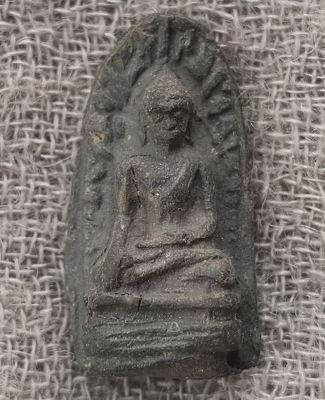 พระกรุพิมพ์พระรอดเนื้อแห้งเก่าค่ะ