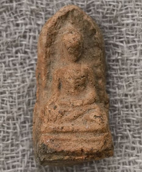 พระกรุพิมพ์พระรอดเนื้อแห้งเก่าค่ะ