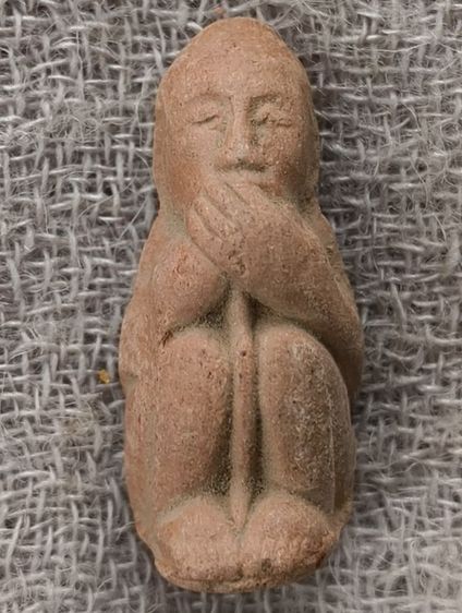 พระเนื้อดินหลวงพ่อเต๋คงทองเก่าค่ะ