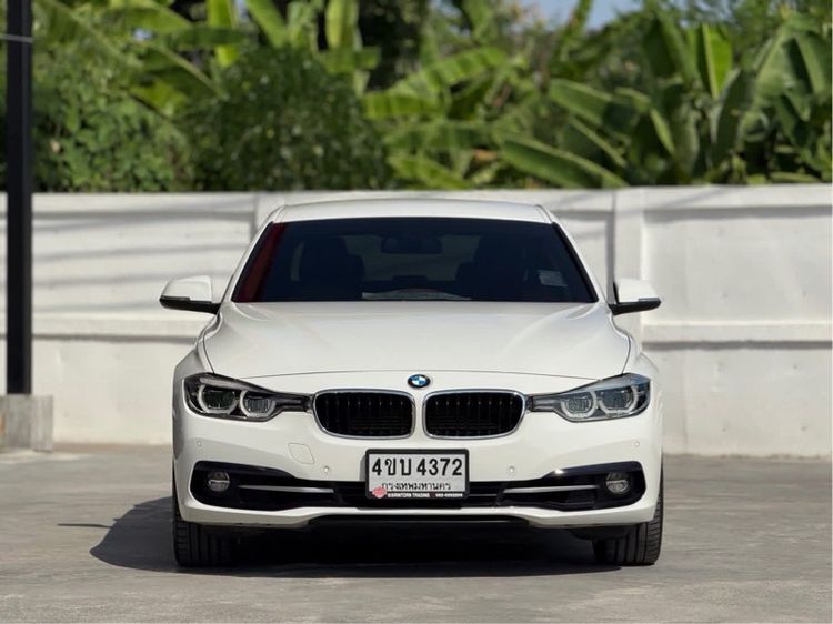 BMW Series 3 2018 330e Sedan ปลั๊กอินไฮบริด (PHEV) ไม่ติดแก๊ส เกียร์อัตโนมัติ ขาว รูปที่ 3