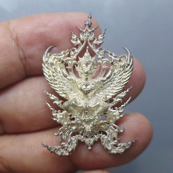 พญาครุฑจตุรเศรษฐ์ เนื้อเงินวาว หลวงพ่อวิจิตร อนุชาโต วัดรางกระต่ายรังสรรค์ จ.กาญจนบุรี รุ่นปี 2562 พร้อมกล่องเดิม รูปที่ 2