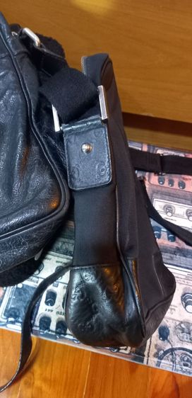 กระเป๋าสะพายGucciผ้าและหนังสีดำ สภาพสวย รูปที่ 4