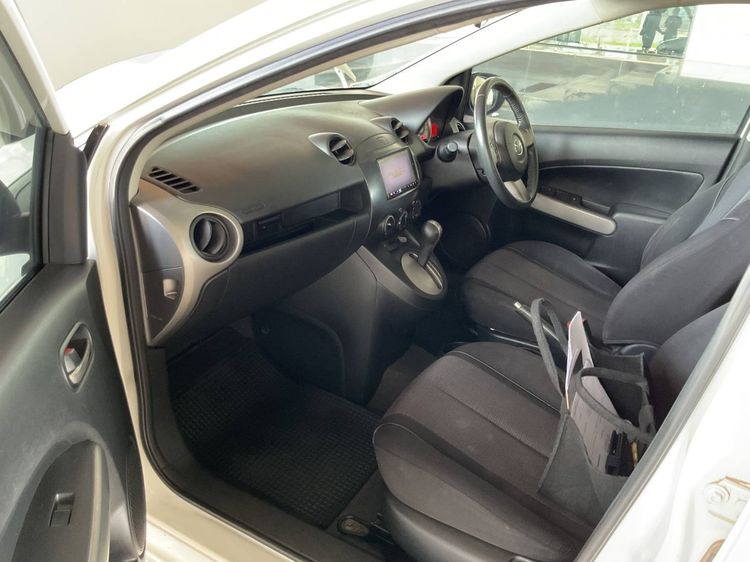 Mazda Mazda 2 2011 1.5 Maxx Sports Sedan เบนซิน ไม่ติดแก๊ส เกียร์อัตโนมัติ ขาว รูปที่ 4