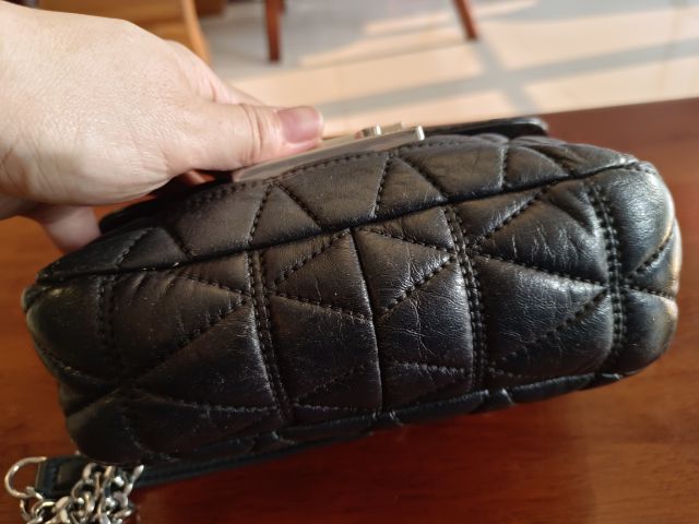 แท้ Michael Kors

Sloan Large Quilted-Leather Shoulder Bag

 รูปที่ 5