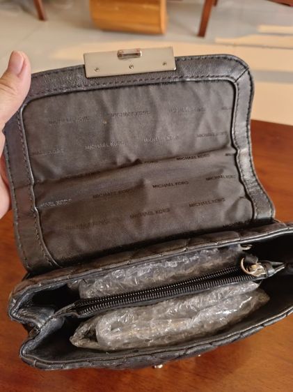 แท้ Michael Kors

Sloan Large Quilted-Leather Shoulder Bag

 รูปที่ 6