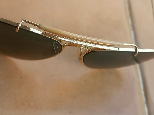 VINTAGE RAY BAN BL OUTDOORSMAN AVIATOR SUNGLASSES 58 14 mm USA MADE U ตี๋เล็ก เลนส์ BL 2 ตัวดำเขียวสว่างเดิมใสไร้ริ้วรอย ขาเกี่ยวเฟรมทอง รูปที่ 9