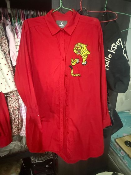 เสื้ออเชิ้ตแขนยาวสีแดงปักลายเสือแบรนด์ CC DOUBLE O รูปที่ 4