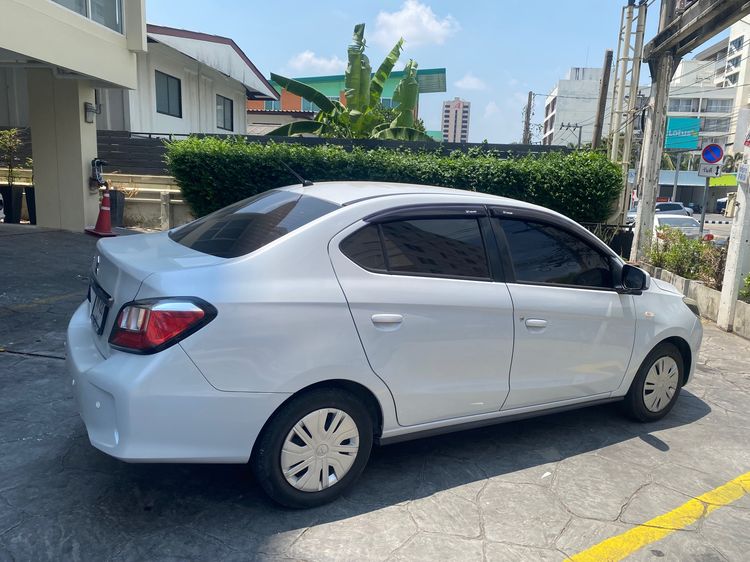 Mitsubishi Attrage 2019 1.2 GLS Sedan เบนซิน ไม่ติดแก๊ส เกียร์อัตโนมัติ ขาว รูปที่ 4