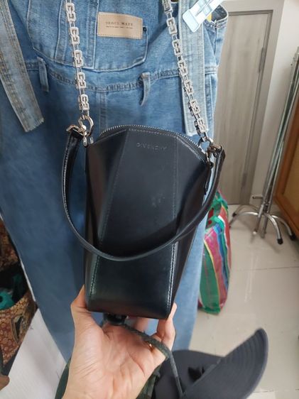 กระเป๋าสะพาย ถอดสายได้ คล้องมมือได้ จีวองชี่ Givenchy รูปที่ 2