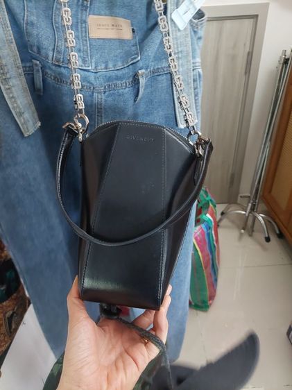 กระเป๋าสะพาย ถอดสายได้ คล้องมมือได้ จีวองชี่ Givenchy