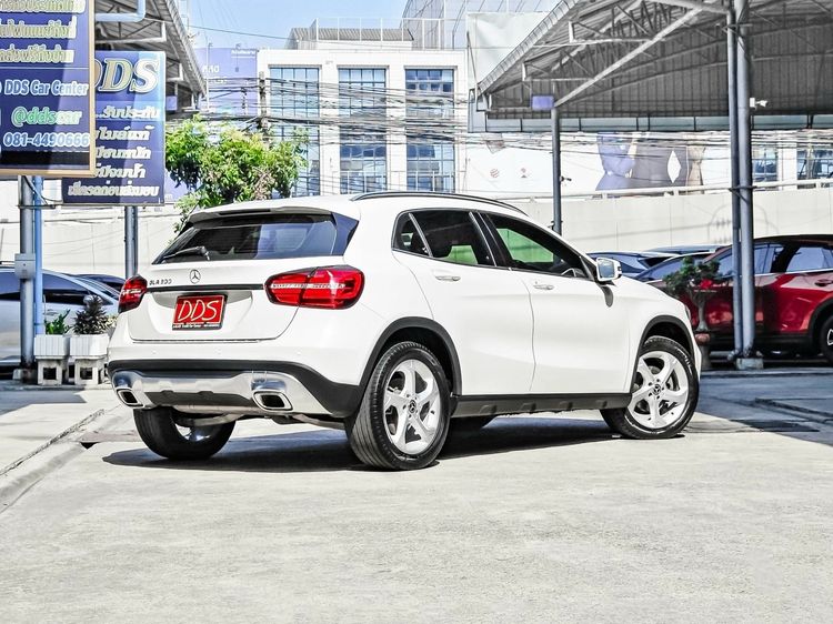 Mercedes-Benz GLA-Class 2017 GLA200 Utility-car เบนซิน เกียร์อัตโนมัติ ขาว รูปที่ 3