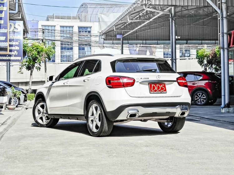 Mercedes-Benz GLA-Class 2017 GLA200 Utility-car เบนซิน เกียร์อัตโนมัติ ขาว รูปที่ 4