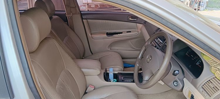 รถ Toyota Camry 2.0 E สี บรอนซ์เงิน