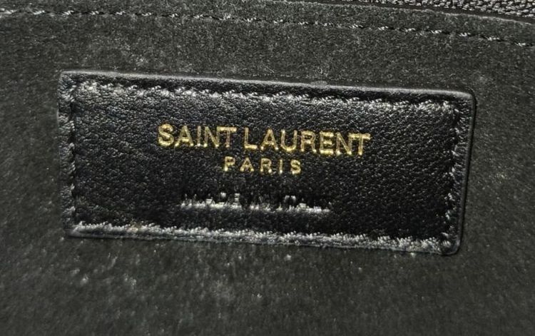 กระเป๋า SAINT LAURENT

LE 5 A 7 SHOULDER BAG IN SMOOTH LEATHER รูปที่ 5