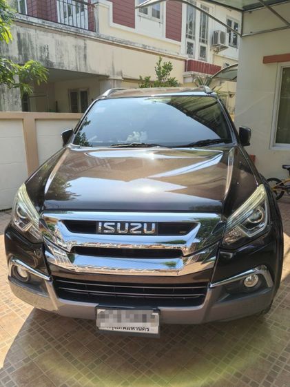 รถ Isuzu MU-X 3.0 สี น้ำตาล