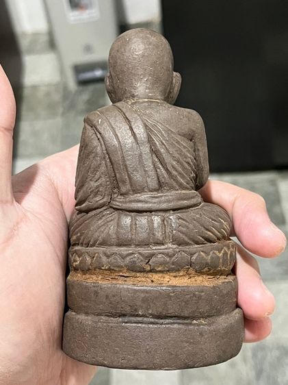 พระบูชาพ่อทวด เนื้อว่าน รุ่นย้อนยุค ก้นเงิน รูปที่ 2