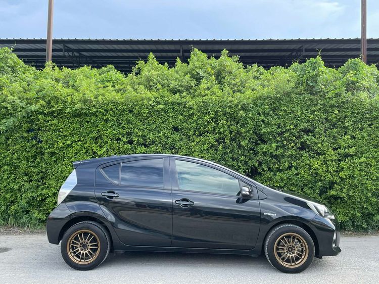 Toyota Prius 2015 1.8 Hybrid Sedan เบนซิน ไม่ติดแก๊ส เกียร์อัตโนมัติ ดำ รูปที่ 4