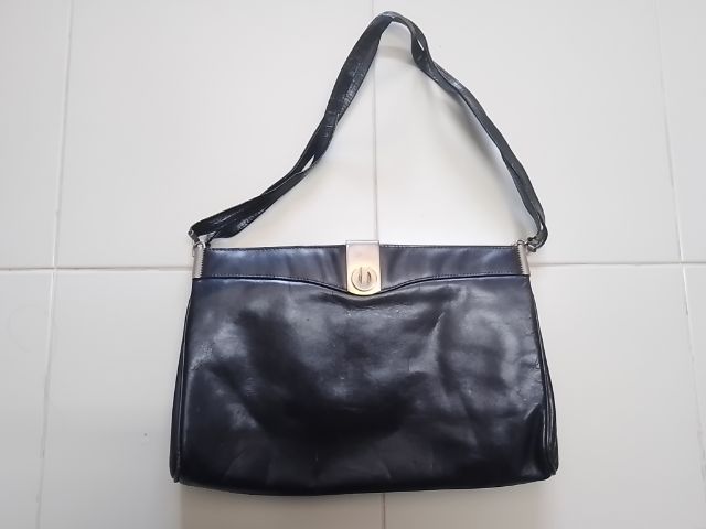 กระเป๋าหนังรุ่นเก่า อายุหลายสิบปี (ราว 50 ปี) สภาพดีเมื่อเทียบกับอายุ รูปที่ 3