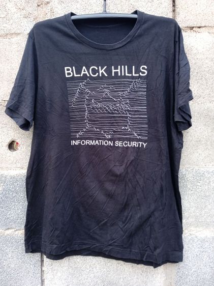 เสื้อลายparody ล้อเลียน ปกอัลบั้มระดับตำนาน Unknown Pleasures

.BLACK HILLS x JOY DIVISION Parody Tee
