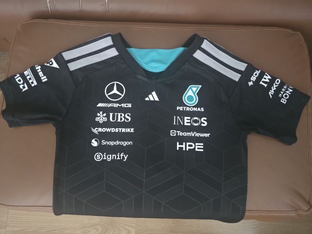 เสื้อยืดกีฬาผู้หญิง Jersey Mercedes - AMG Petronas Formula 1 Team Driver KF0162 สีดำ size xxs  รูปที่ 9