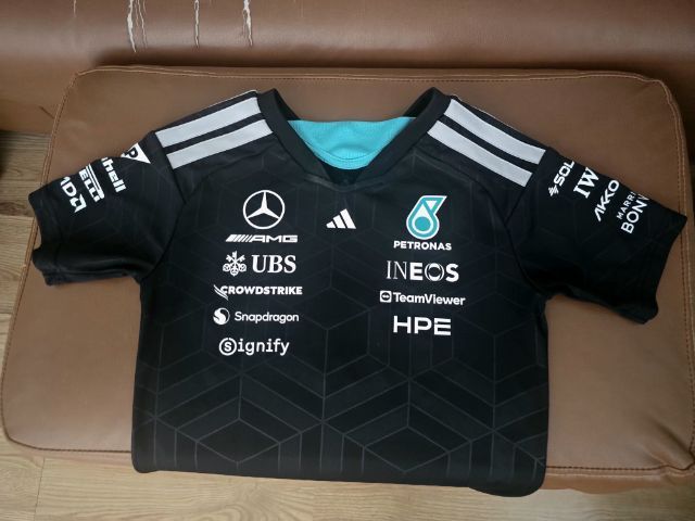 เสื้อยืดกีฬาผู้หญิง Jersey Mercedes - AMG Petronas Formula 1 Team Driver KF0162 สีดำ size xxs  รูปที่ 10