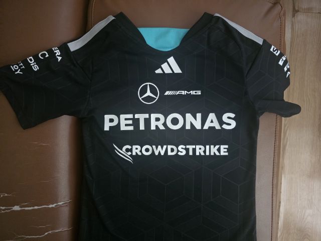 เสื้อยืดกีฬาผู้หญิง Jersey Mercedes - AMG Petronas Formula 1 Team Driver KF0162 สีดำ size xxs  รูปที่ 4