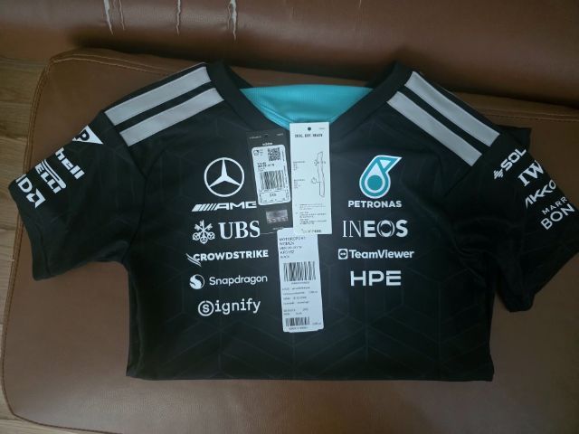 เสื้อยืดกีฬาผู้หญิง Jersey Mercedes - AMG Petronas Formula 1 Team Driver KF0162 สีดำ size xxs  รูปที่ 2