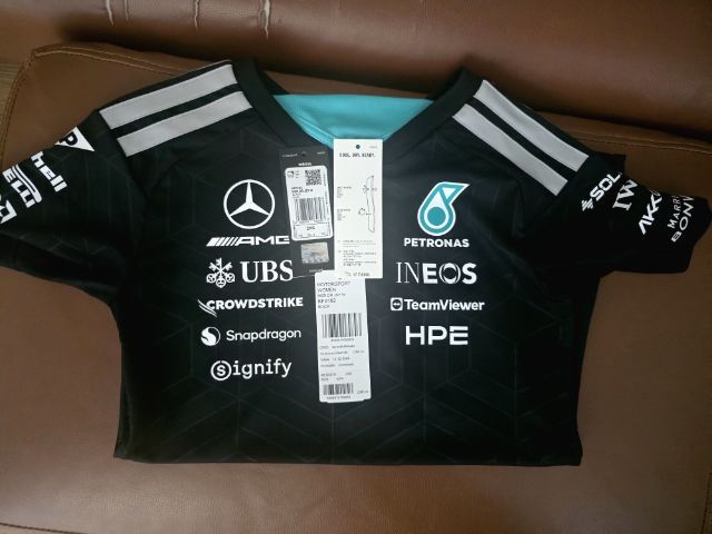 เสื้อยืดกีฬาผู้หญิง Jersey Mercedes - AMG Petronas Formula 1 Team Driver KF0162 สีดำ size xxs 