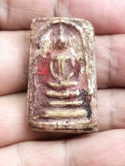 สมเด็จบางขุนพรหมพิมพ์สังฆาฏิมีหูให้ภาพบรรยายเนื้อหา