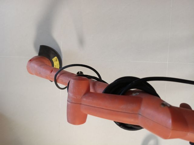 เครื่องตัดหญ้าไฟฟ้า ใช้เอ็น berala รูปที่ 2