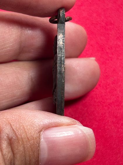 เหรียญรูปไข่รุ่นแรก หลังยันต์ครู หลวงปู่หงษ์ พรหมปัญโญ วัดเพชรบุรี จังหวัดสุรินทร์ ปี 2541 เนื้อทองแดงรมดำ  รูปที่ 5