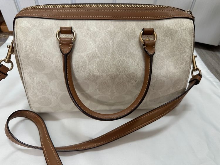 กระเป๋าทรงหมอนสีครีม coach  รูปที่ 4
