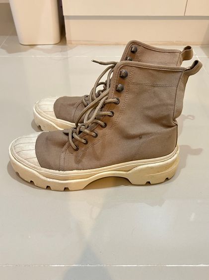 รองเท้าผ้าใบ รูปที่ 2