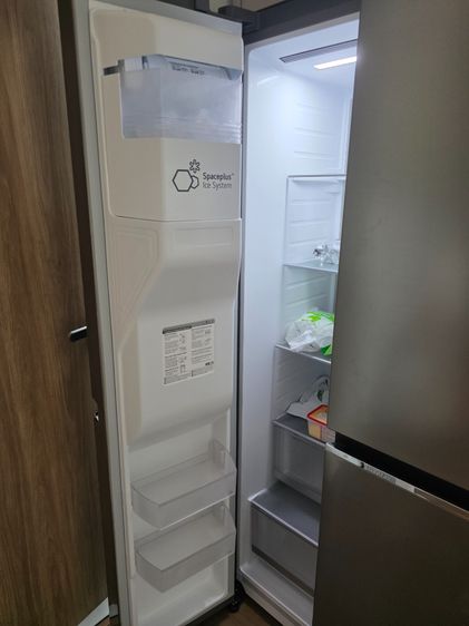 LG Side-by-Side Refrigerator perfect condition รูปที่ 2