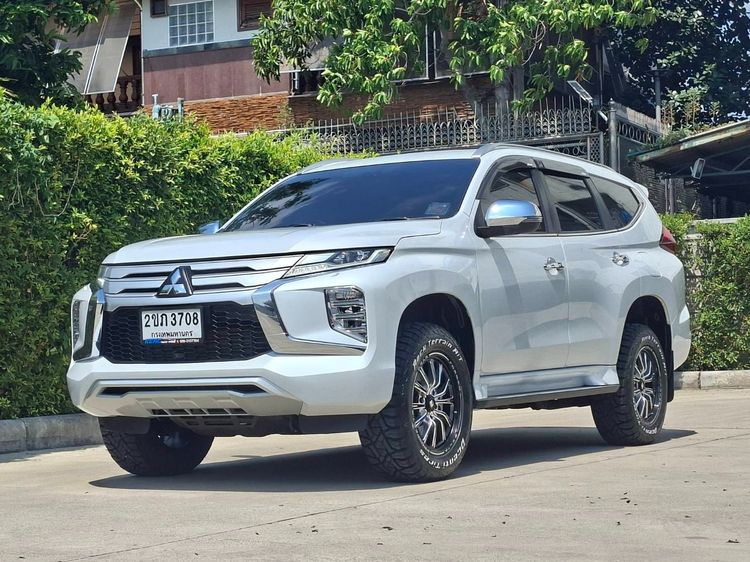 รถ Mitsubishi Pajero Sport 2.4 GT Plus สี ขาว
