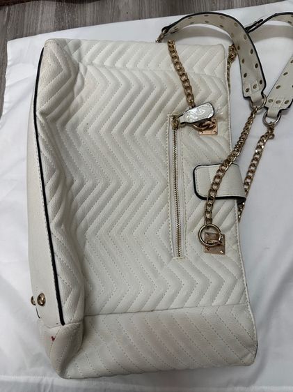 กระเป๋า guess  รูปที่ 2