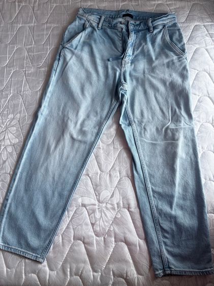 ฟ้า กางเกง Uniqlo รุ่น Relaxed Ankle Jeans