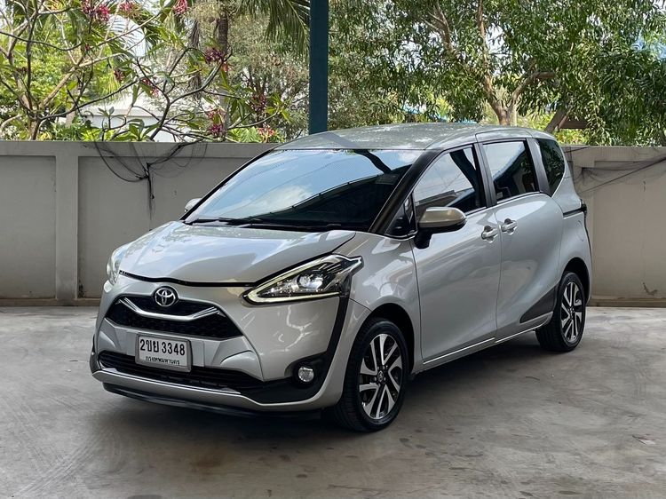 รถ Toyota Sienta 1.5 V สี บรอนซ์เงิน