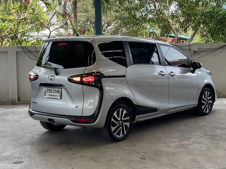 Toyota Sienta 2021 1.5 V Utility-car เบนซิน ไม่ติดแก๊ส เกียร์อัตโนมัติ บรอนซ์เงิน รูปที่ 2