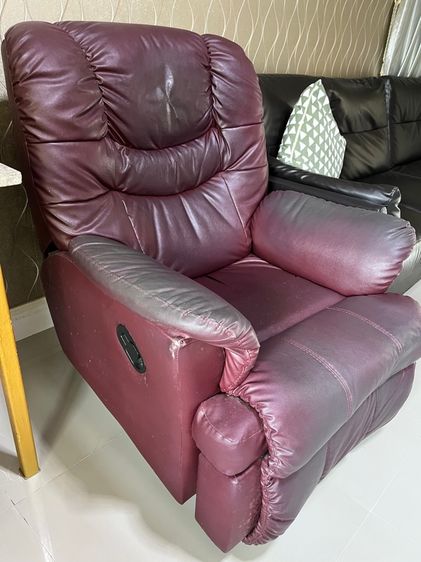 โซฟา 1 ที่นั่ง ปรับเอนได้ • ดึงคันโยกด้านข้างปรับเอนพนักพิงและยกที่พักเท้าขึ้น โครงสร้างผลิตจากเหล็ก รูปที่ 2