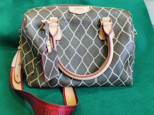 ขอขายกระเป๋าหิ้วผู้หญิงแบรนด์ Bonia ทรง monogram รหัส 860076-304-21-17  แท้ ขนาด 27X22cm. รูปที่ 11